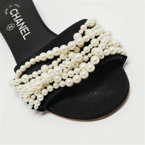 chanel sliders black